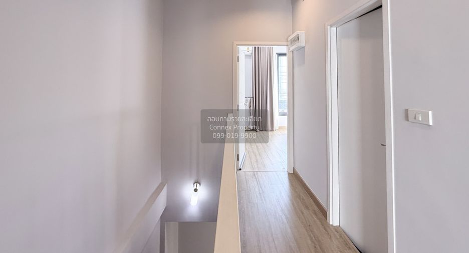 For sale 3 bedrooms townhouse in Bangkok Noi, Bangkok