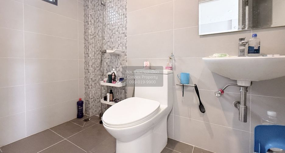 For sale 3 bedrooms townhouse in Bangkok Noi, Bangkok