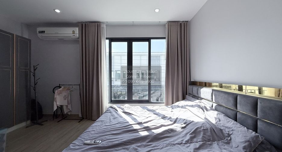 For sale 3 bedrooms townhouse in Bangkok Noi, Bangkok