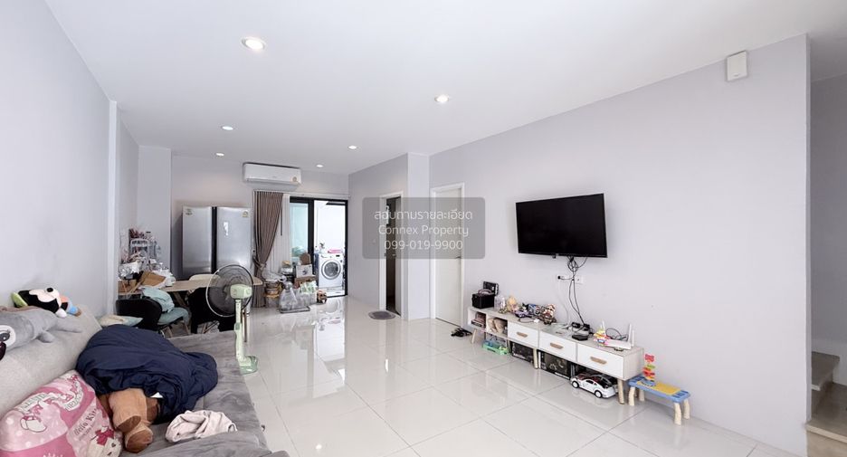 For sale 3 bedrooms townhouse in Bangkok Noi, Bangkok