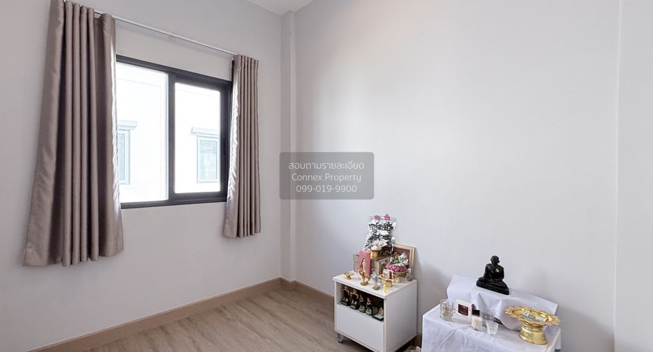 For sale 3 bedrooms townhouse in Bangkok Noi, Bangkok