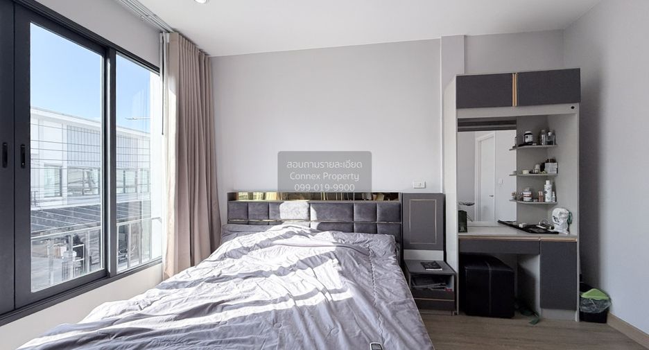 For sale 3 bedrooms townhouse in Bangkok Noi, Bangkok