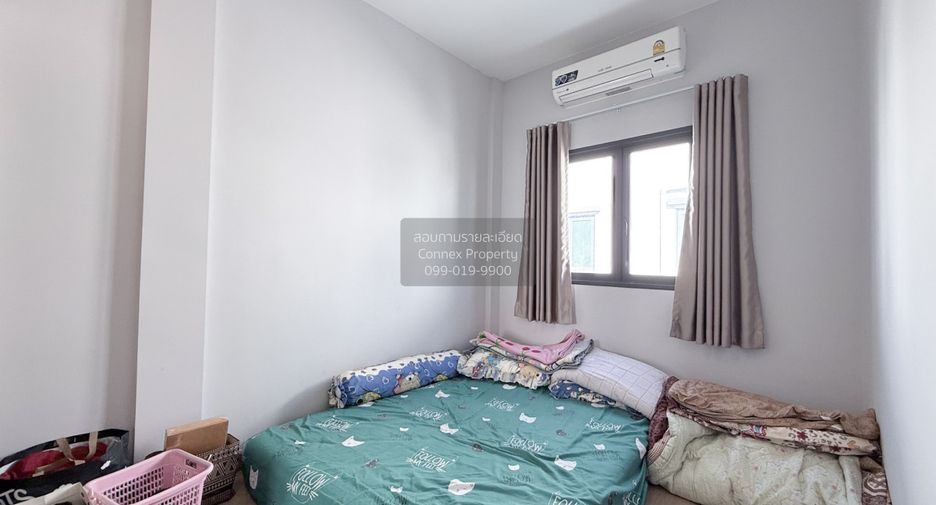 For sale 3 bedrooms townhouse in Bangkok Noi, Bangkok