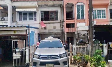 For sale 2 ベッドルーム townhouse in Khlong Sam Wa, Bangkok