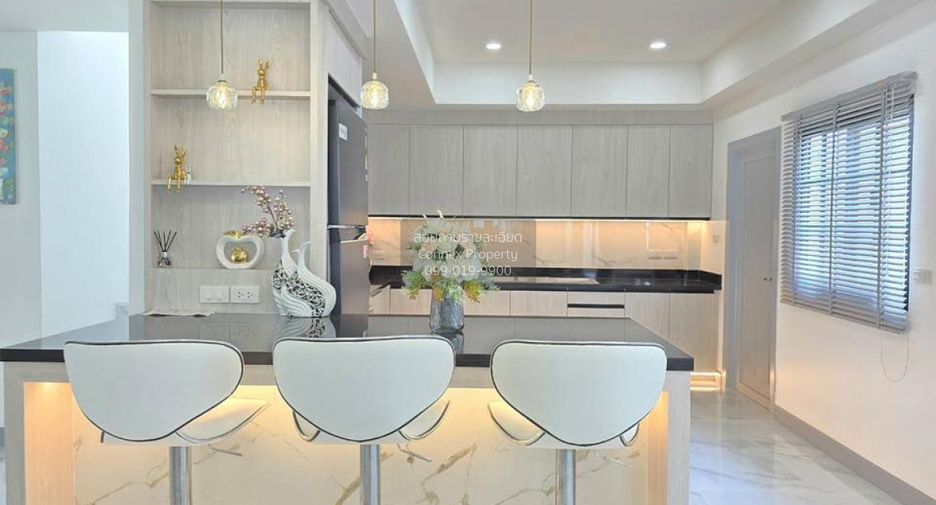 For sale 4 bedrooms house in East Pattaya, Pattaya