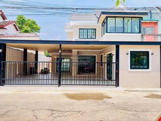 For sale 5 bedrooms house in Mueang Nonthaburi, Nonthaburi