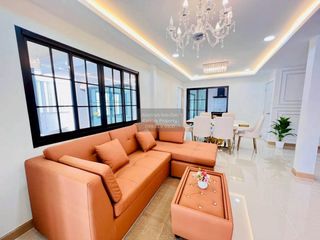 For sale 5 bedrooms house in Mueang Nonthaburi, Nonthaburi