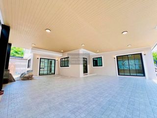 For sale 5 bedrooms house in Mueang Nonthaburi, Nonthaburi