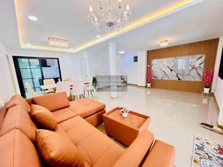 For sale 5 bedrooms house in Mueang Nonthaburi, Nonthaburi