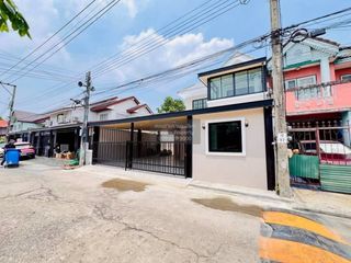 For sale 5 bedrooms house in Mueang Nonthaburi, Nonthaburi