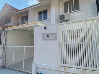 Casa adosada en venta de 3 habitaciones en Khlong Luang, Pathum Thani