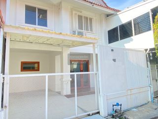 Casa adosada en venta de 3 habitaciones en Khlong Luang, Pathum Thani