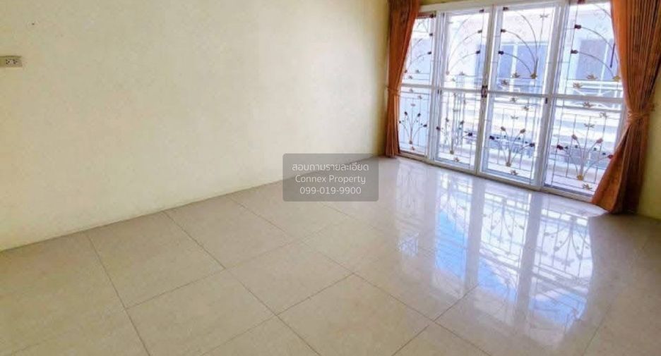For sale 3 bedrooms townhouse in Mueang Samut Prakan, Samut Prakan