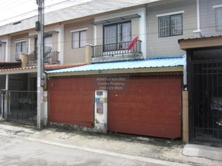 Casa adosada en venta de 3 habitaciones en Bang Khae, Bangkok