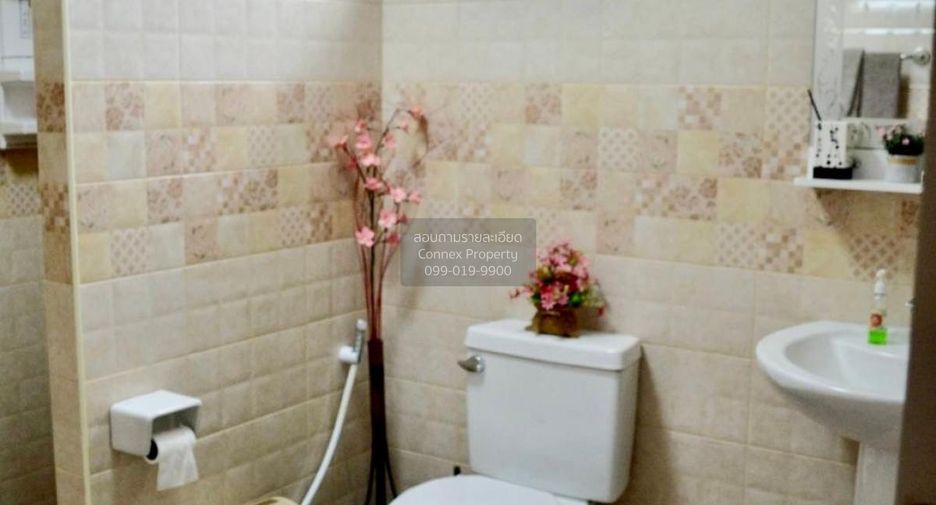 Haus zum Kauf mit 5 Zimmer in Mueang Nakhon Pathom, Nakhon Pathom