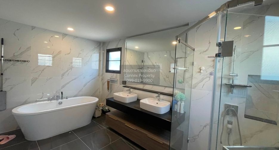 For sale 5 bedrooms house in Bang Phli, Samut Prakan