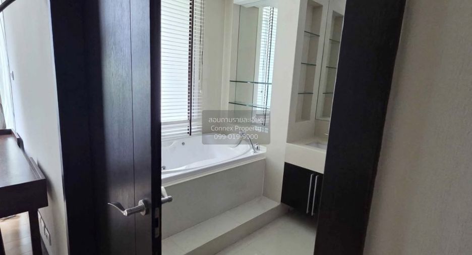 For rent 3 bedrooms condo in Pathum Wan, Bangkok