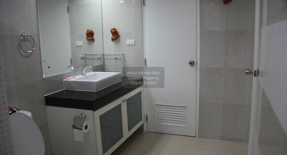 À louer 2 chambres condo à Phra Khanong, Bangkok