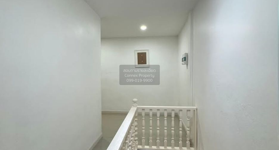 For rent 2 bedrooms townhouse in Phra Khanong, Bangkok