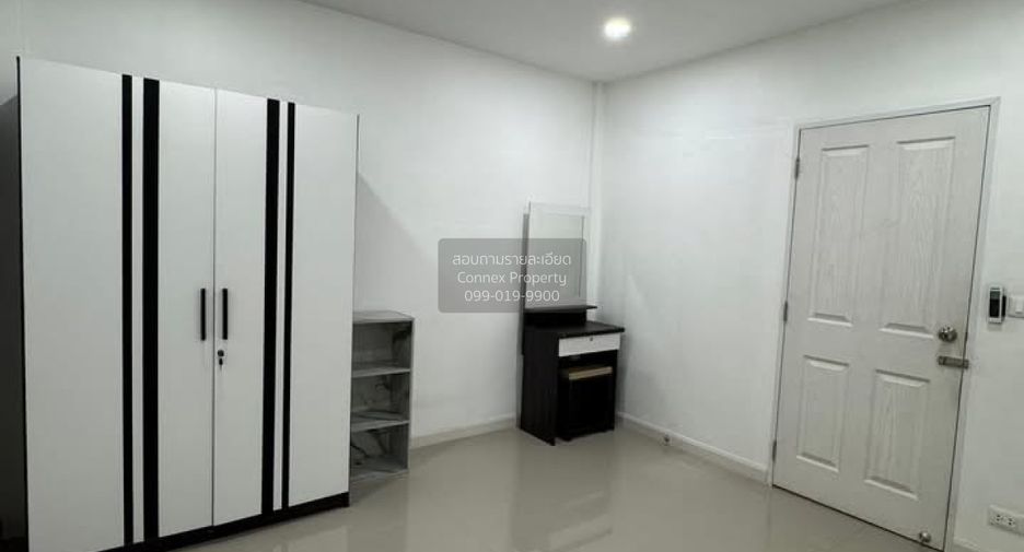 For rent 2 bedrooms townhouse in Phra Khanong, Bangkok