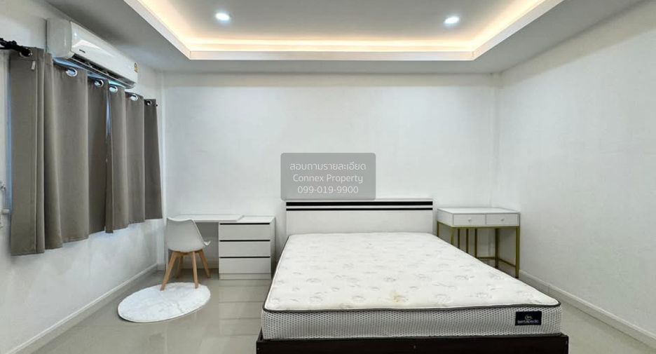 For rent 2 bedrooms townhouse in Phra Khanong, Bangkok