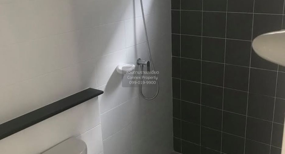 For rent 3 bedrooms townhouse in Bang Na, Bangkok