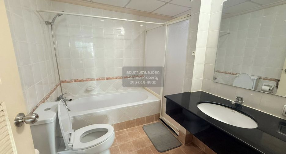For rent 2 bedrooms condo in Chatuchak, Bangkok
