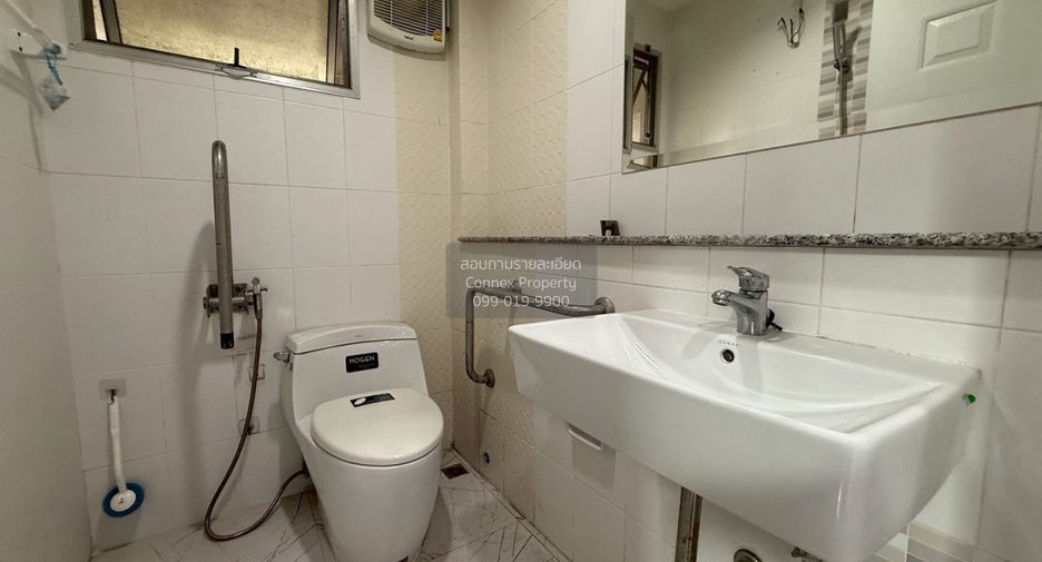 Haus zur Miete mit 4 Zimmer in Mueang Nonthaburi, Nonthaburi