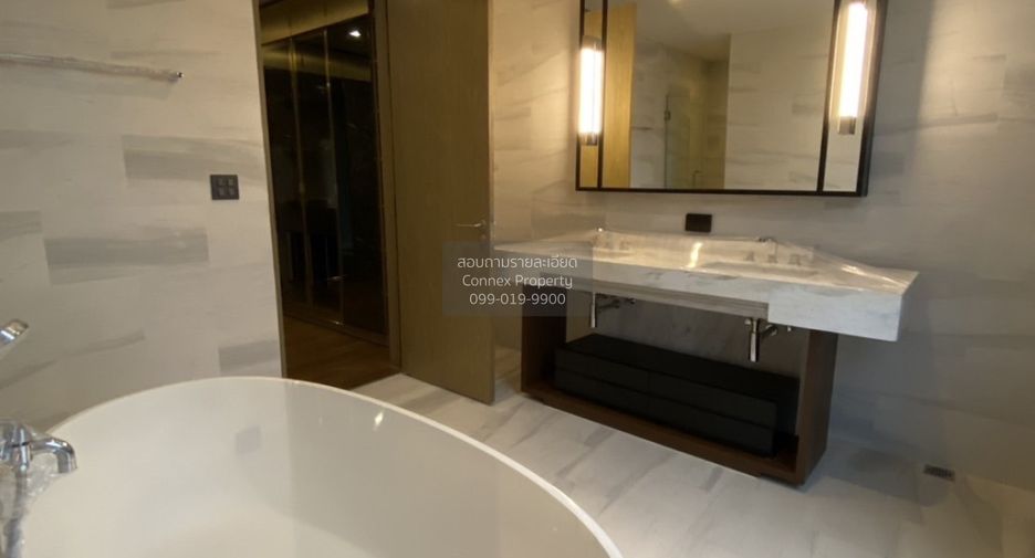 For rent 4 bedrooms townhouse in Watthana, Bangkok