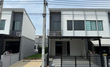 Reihenhaus zur Miete mit 3 Zimmer in Saphan Sung, Bangkok