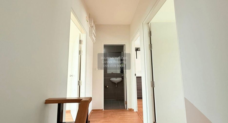 For rent 3 bedrooms townhouse in Saphan Sung, Bangkok