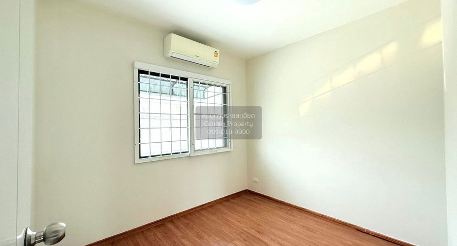 For rent 3 bedrooms townhouse in Saphan Sung, Bangkok