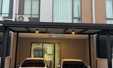 Casa adosada en alquiler de 3 habitaciones en Bang Phli, Samut Prakan