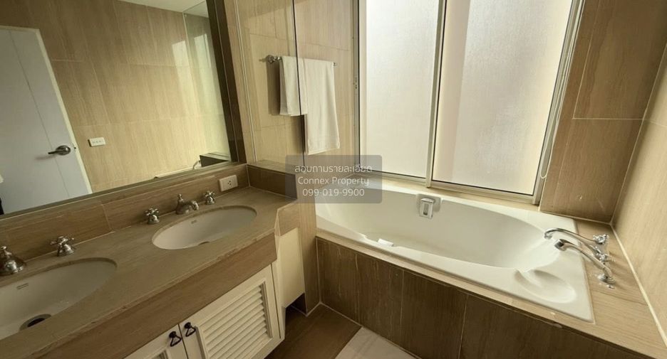 For rent 2 bedrooms condo in Pathum Wan, Bangkok