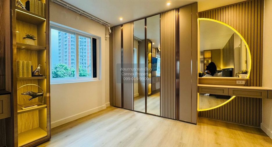 For rent 2 bedrooms condo in Yan Nawa, Bangkok