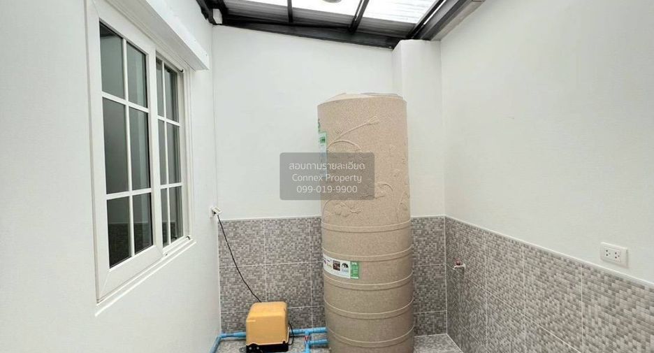 For rent 3 bedrooms townhouse in Chom Thong, Bangkok