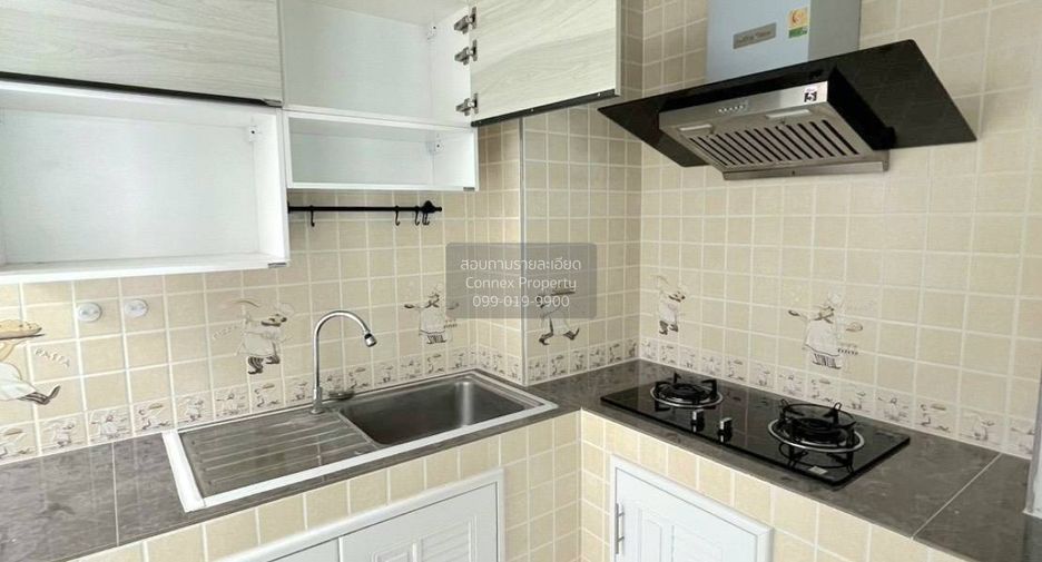 For rent 3 bedrooms townhouse in Chom Thong, Bangkok