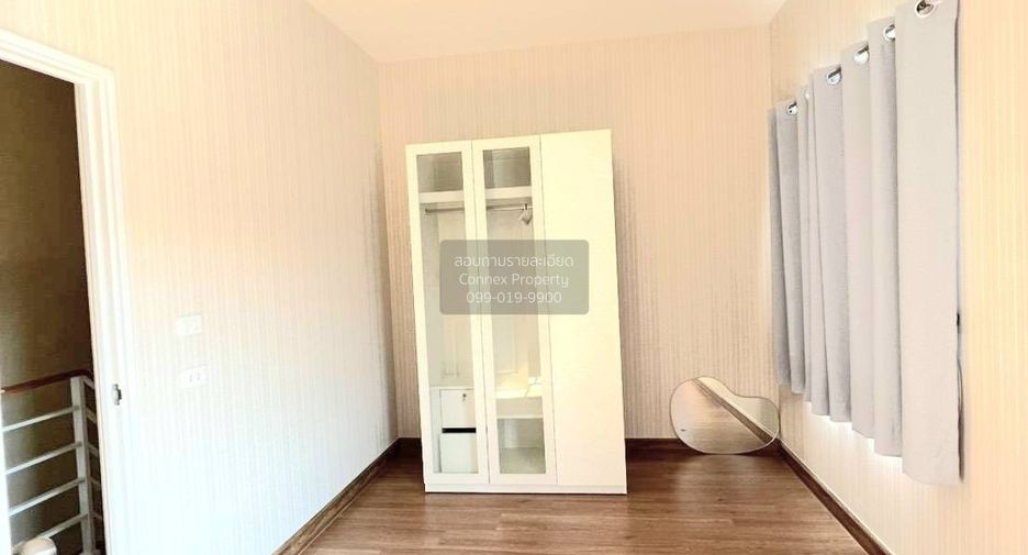 For rent 3 bedrooms townhouse in Chom Thong, Bangkok