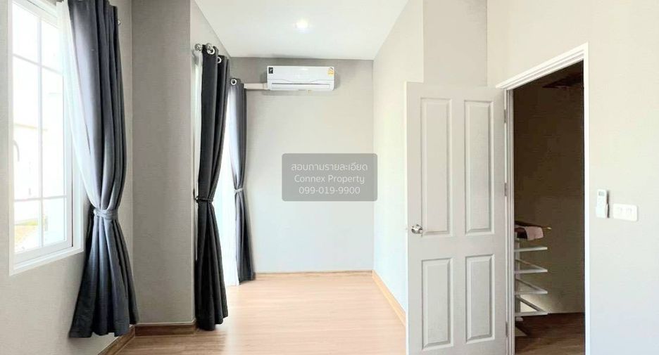 For rent 3 bedrooms townhouse in Chom Thong, Bangkok