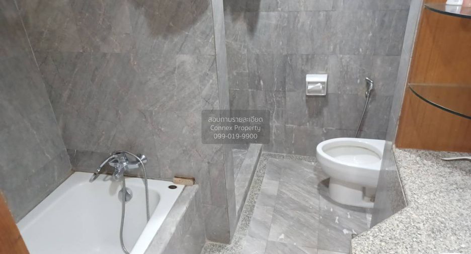 For rent 3 bedrooms condo in Ratchathewi, Bangkok