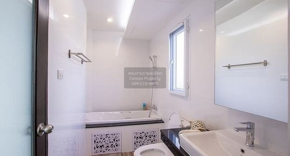 For rent 3 bedrooms apartment in Bang Na, Bangkok