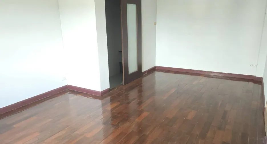 For sale 4 bedrooms townhouse in Bang Kapi, Bangkok