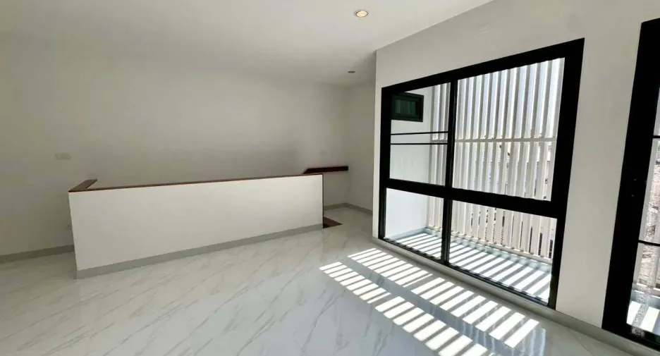 For rent 6 bedrooms house in Wang Thonglang, Bangkok
