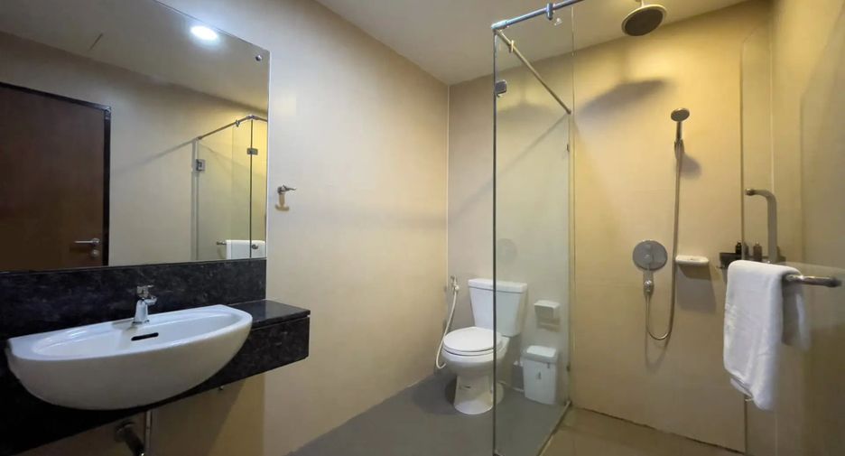 For rent 2 bedrooms condo in Watthana, Bangkok
