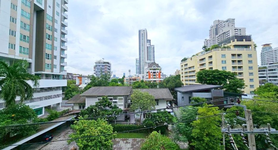 For rent 2 bedrooms condo in Watthana, Bangkok