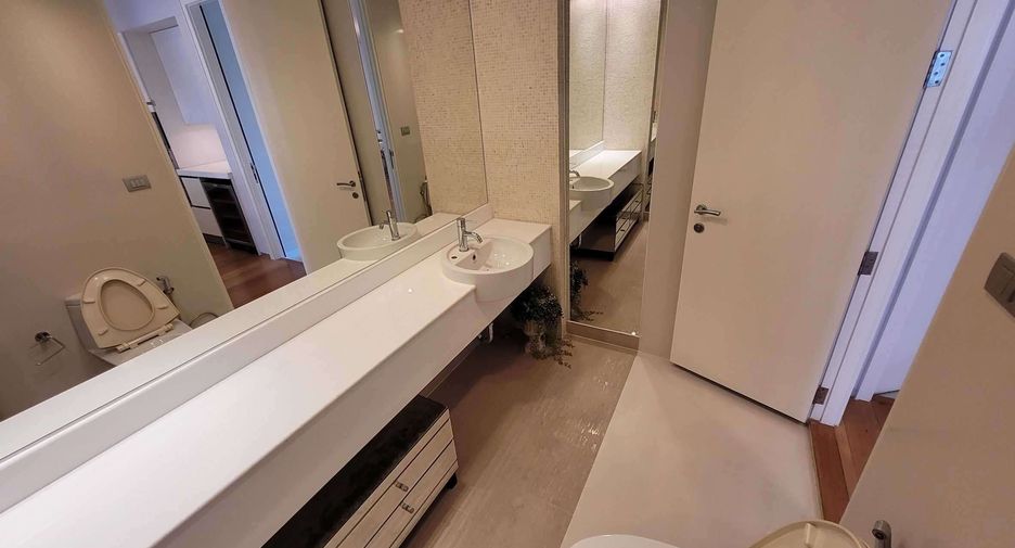 For rent 2 bedrooms condo in Khlong Toei, Bangkok