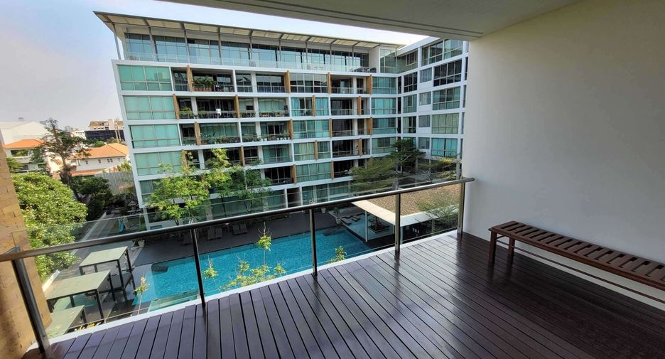 For rent 2 bedrooms condo in Khlong Toei, Bangkok