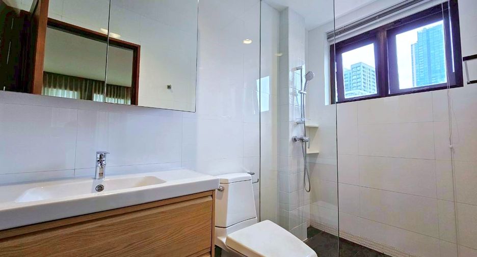 For rent 4 bedrooms house in Watthana, Bangkok