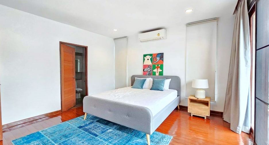 For rent 4 bedrooms house in Watthana, Bangkok