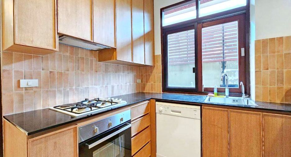 For rent 4 bedrooms house in Watthana, Bangkok